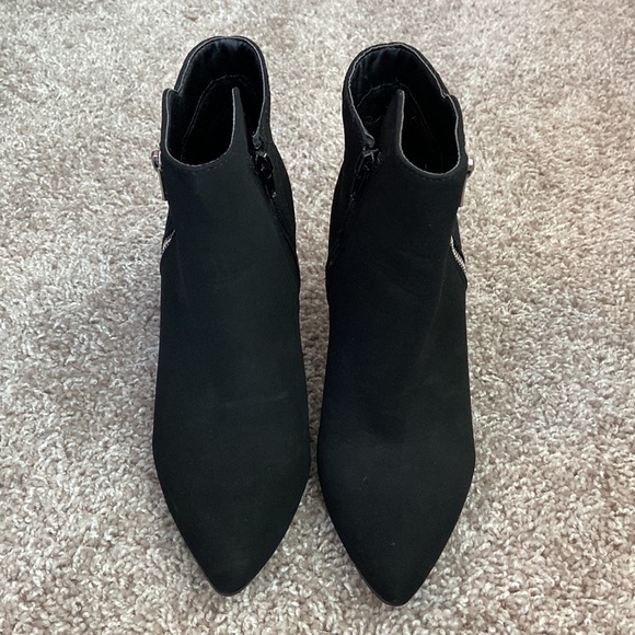 Me Too women’s size 7 black boots with 3.5” heel, great condition! - Picture 2 of 7